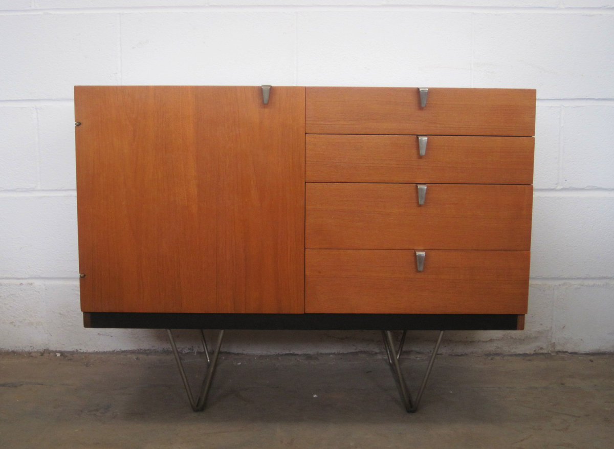 MattFragile's tweet image. Cool clean lines #simplestorage Just arrived 20C Originals #Sideboards #Cabinets #Chests from #Heals #Troeds #JohnandSylviaReid available @FragileDesign