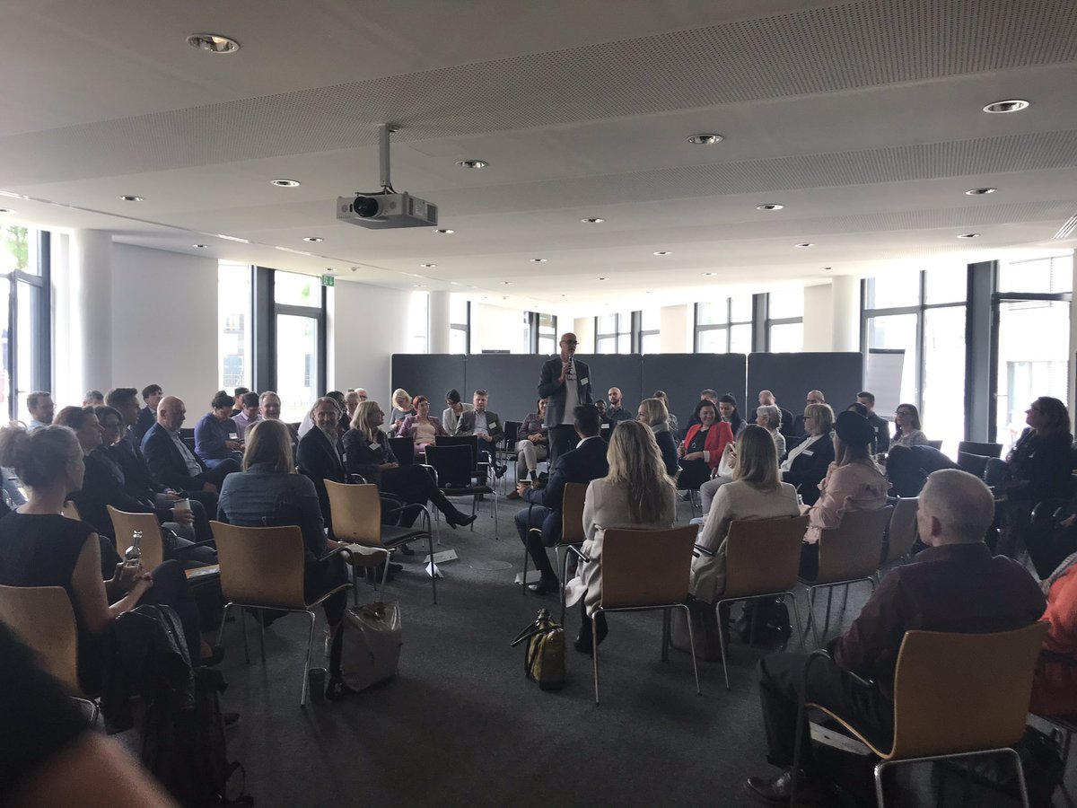 Fishbowl discussion beim New Work Summit: ,,die Lebens- und Arbeitswelt der Metropolregion von morgen“ mit <a href="/EdingerSchons/">Laura Marie Edinger-Schons</a>, Markus Gomer, Steffen Lohrer und Talke Schaffrannek! Danke @helgethomas für die tolle Moderation! #NWS19 #newwork #RheinNeckar