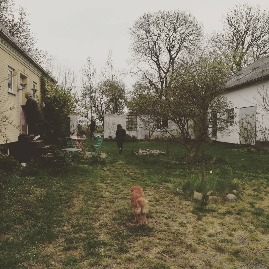 ciamigrants's tweet photo. We could not have a better place to start creating VPO.
No podiem tenir un millor lloc per començar a crear #VPOciamigrants 🎭
.
#dia1 #diaridanès #homesweethome #denmark #bronholm #birca #residenciainternacional #ciamigrants https://t.co/q8N4vOPk5c