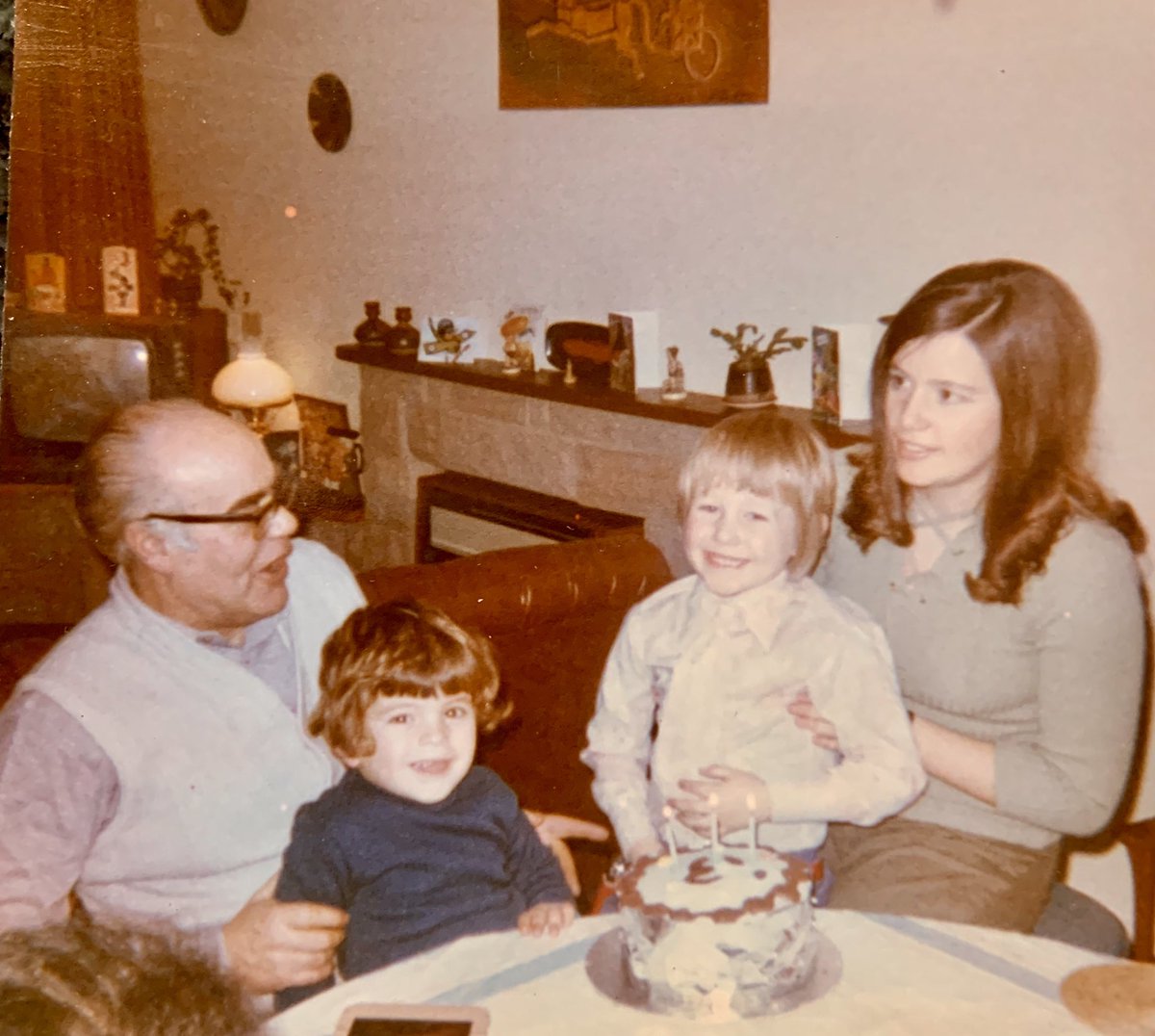 NickHallFineArt's tweet image. Spending time with family and reminiscing...❤️