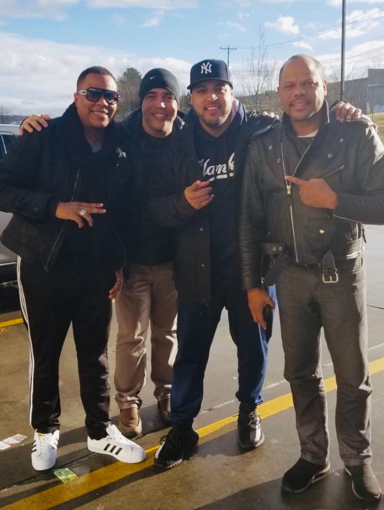 EdwinKaru's tweet photo. @donmonaofficial #Karu @lennysantoslive @OroSolido #MusicaLatina #Merengue #Bachata #Salsa #Latin @Aventura_Vena #Aventura #OroSolido #DNA #Tennessee #MusicLife #TourLife #MiVidaEnLaMusica #PuraVida #Oye #OyeEnt #KaruMundial #OyeMundial @MayraBello6 @winstondejesus @G_WAN #Music https://t.co/IFPZcniHfb