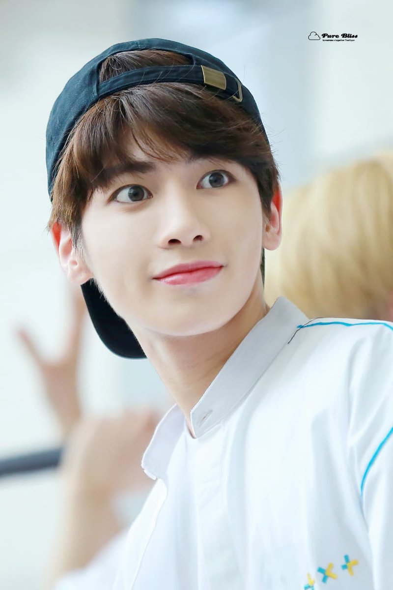 TXTFanbaseid1's tweet photo. Aduh tamfan syekaliii 😍😍

Cr. Pure Bliss

#TOMORROW_X_TOGETHER #투모로우바이투게더 #CatAndDog #영원 #TXT #SOOBIN #YEONJUN #HUENINGKAI #BEOMGYU #TAEHYUN #수빈 #연준 #휴닝카이 #범규 #태현 #YoungOne @TXT_members https://t.co/fEsKmUSGwT