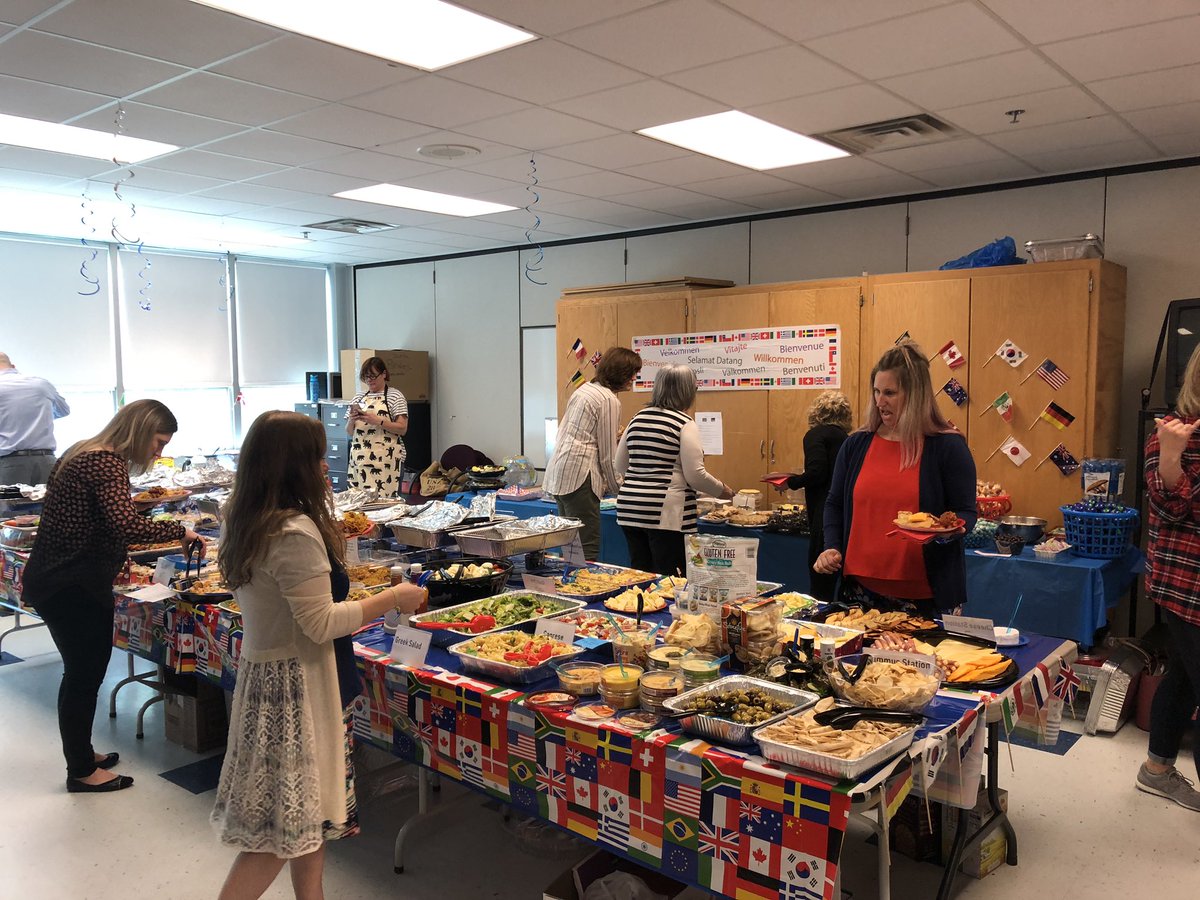 MOulyUhl's tweet photo. I’d like to send out a HUGE THANK YOU to the amazing OMS PTO for the awesome lunch they provided to our staff today. We’re so lucky to work with parents like you #ParklandPride https://t.co/GlGcWE86xX