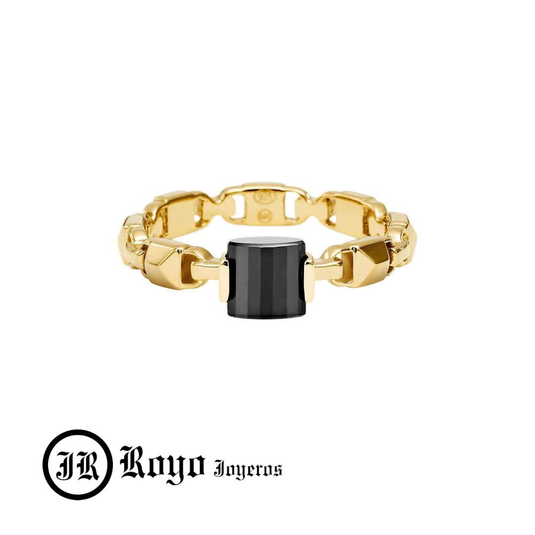 💎 Si buscas una joya para regalar por el Día de la Madre, el anillo Michael Kors Zilveren puede ser el regalo perfecto. 
💝 Plata esterlina pulida.
💝 Chapado en oro.
💝 Gema de onix negro en el centro. 

Descubre más ideas para el #DíadelaMadre aquí 
👉 joyeriaroyo.com/6-ideas-regalo…
