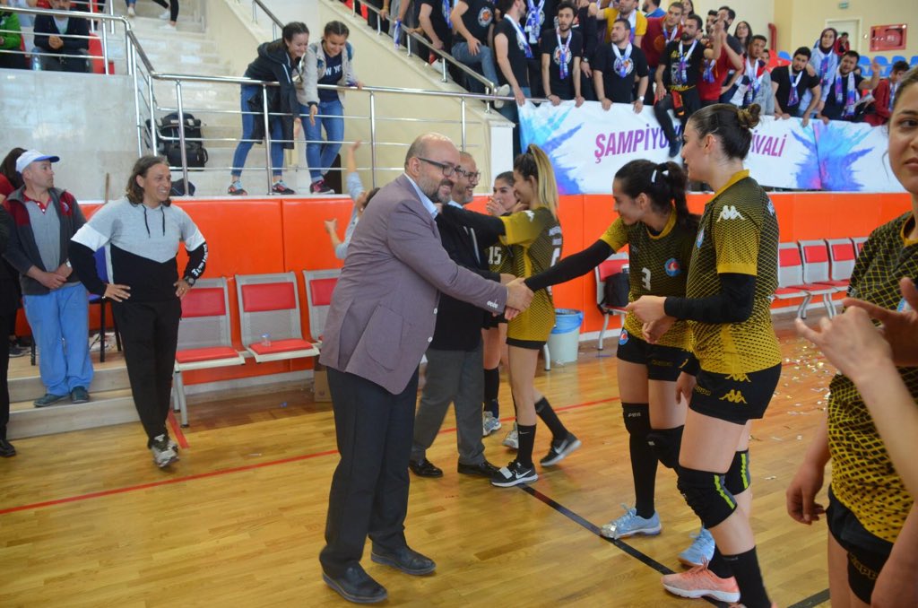 Bayan Hentbol Tamımız, Üniversitelerarası Hentbol Süper Ligine yükseldi.
Kıymetli öğrencilerimizi ve değerli hocamız Doç. Dr. Oğuzhan Dalkıran’ı tebrik ediyorum.
MAKÜ Bayan Hentbol Takımımıza Süper Lig’te başarılar diliyorum..