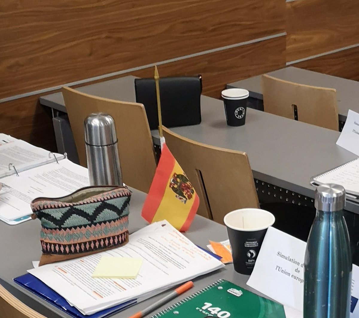 La République d'Irlande apporte tout son soutien moral à l'Allemagne et à <a href="/EspanaScue/">España_SCUE</a> après avoir remarqué les drapeaux en berne lors du CAÉ. Nous espérons que vos peuples respectifs se portent bien. 

#SoutienInternational
#AmourEtGuiness