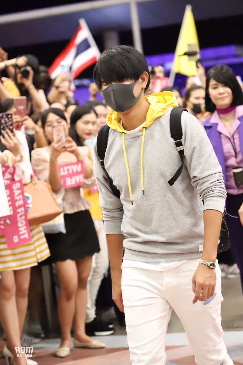 ms_aom's tweet photo. น้อลเดินกะเพรกมาเลย ไปโน่นให้พี่นอร์อุ้มพาเที่ยวนะรูกกก
#WpopFestival
#Jarasum
#เป๊กผลิตโชค
#PeckPalitchoke
#펙팔릿촉
#aommygallery
#PalitGallery https://t.co/X1CDakTGdi