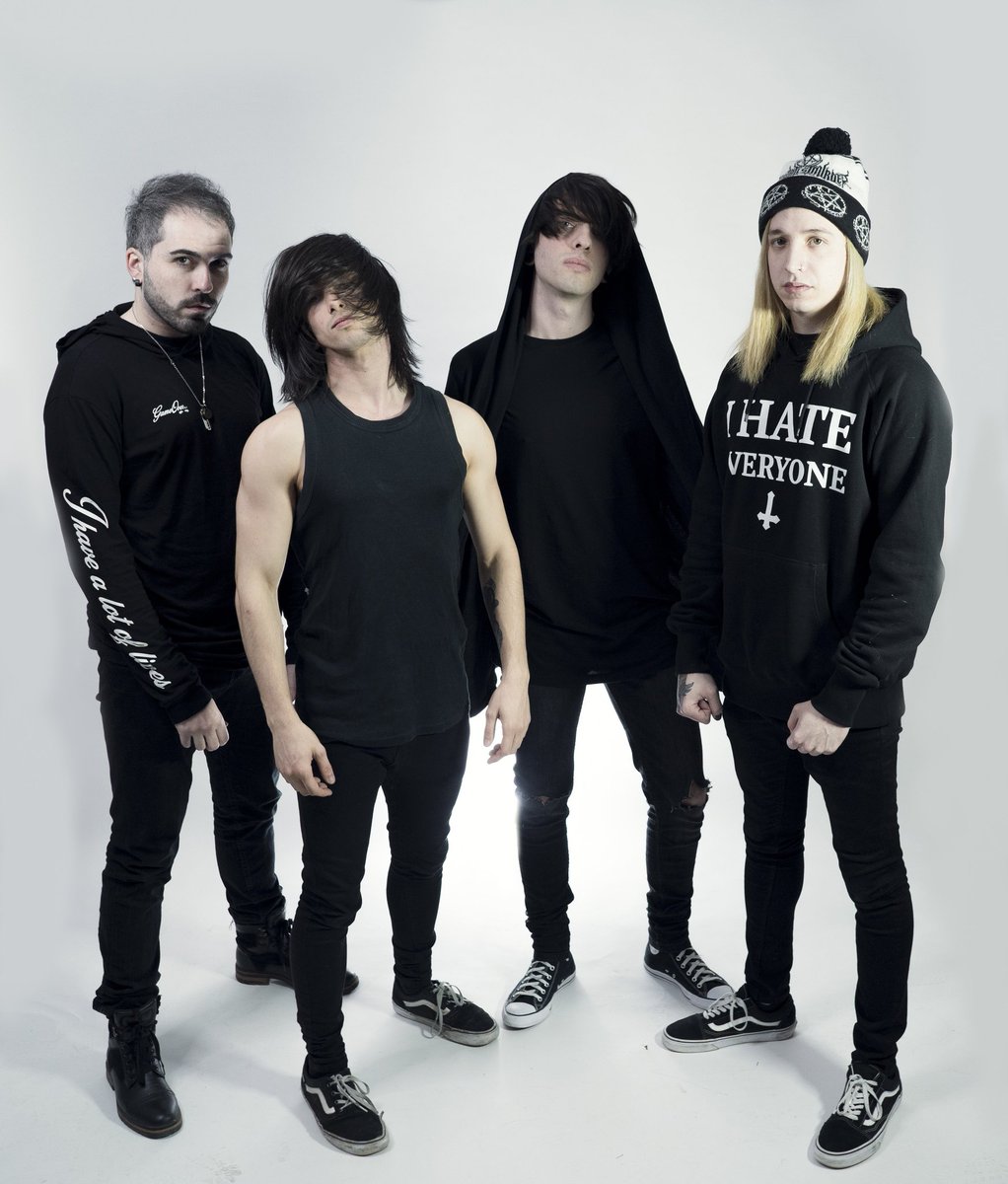 coraline_band_'s tweet photo. Coraline está llena de líneas de Metal, con un fondo alt.rock gracias a la voz de Gali y la voz de Thanatos (también vocalista en @clearnessdepth ). Todo rodeado por la precisión en la batería de Lenio.
#Music #musician #musicvideo #song #musicproducer #musiclife #MusicLover https://t.co/0AAf5mTH4V