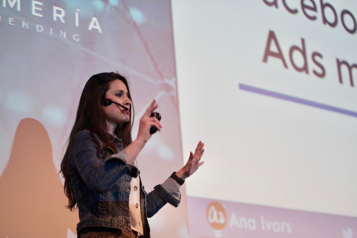 RubenManez's tweet photo. 🎯 Ejemplo de un embudo de ventas con #FacebookAds 

🔻Anuncio
🔻 Contenido: Podcast, vídeo, artículo 
🔻 Captar el email 
🔻 Lead Nurturing 
🔻 Venta 

#CAAD19 @AnaIvarsParcero https://t.co/J16vodr1Vy