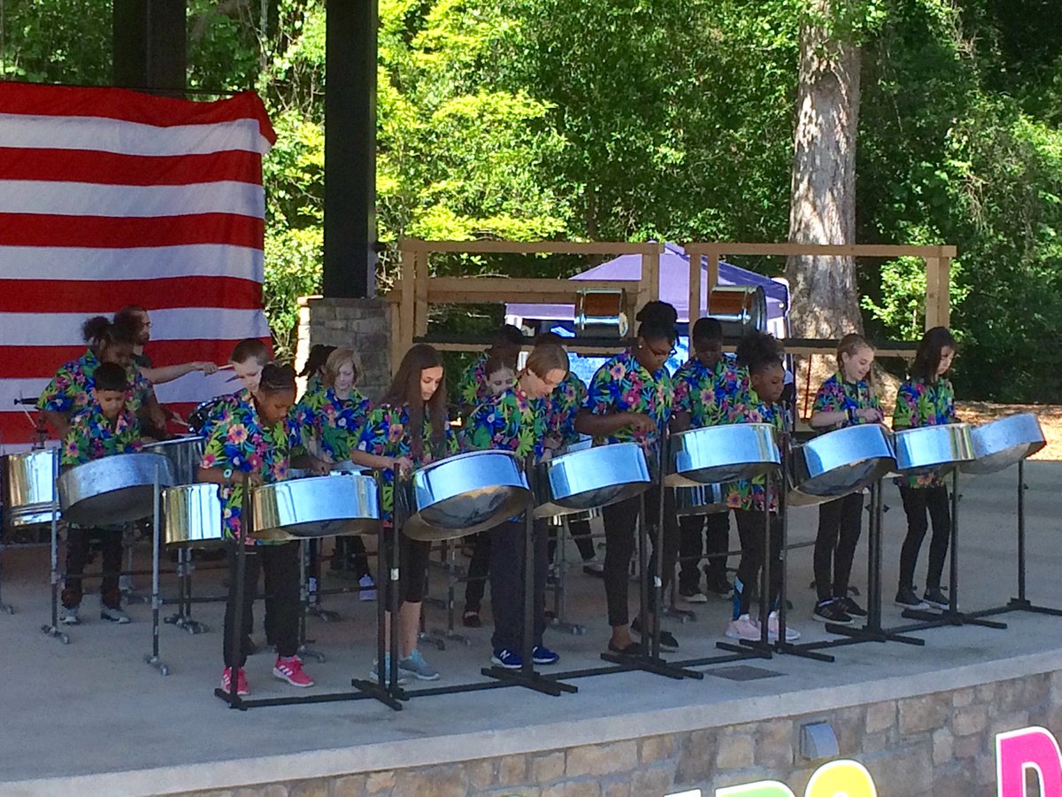 The Countdown is on! 5 Days Until Midlands Gives. We already have $75 in pledges. Our goal is $1200 by Tuesday Midnight. This is our 1 fundraiser for Fine Arts this year. Please support our ARTS students! 
Schedule your donation today: ow.ly/7uX330oCbth #LeopardsRULE