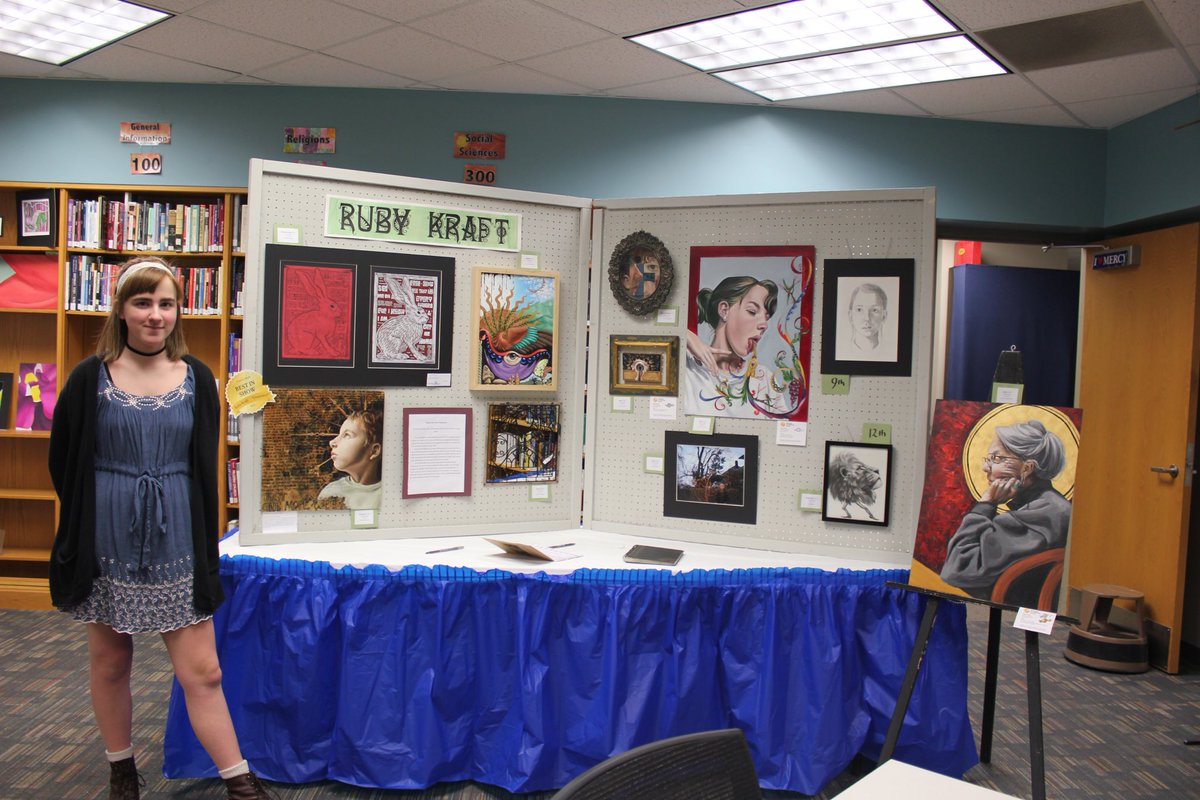 MercyArtDept's tweet photo. What a wonderful end to the last day of classes for my Honors Art Seniors! Thanks for making our art show opening spectacular! See the show through May 6th! ⁦@MercyHighSchool⁩ #ArtsEd #superproudartteacher https://t.co/xi6Ptcgucr