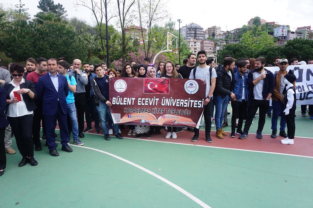 sesli_kitapp's tweet photo. Karaelmas topluluğu olarak bir bahar şenliği kortej yürüyüşünü daha geride bıraktık https://t.co/3WyGdVOa1g