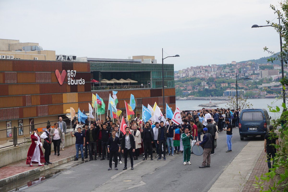 sesli_kitapp's tweet photo. Karaelmas topluluğu olarak bir bahar şenliği kortej yürüyüşünü daha geride bıraktık https://t.co/3WyGdVOa1g