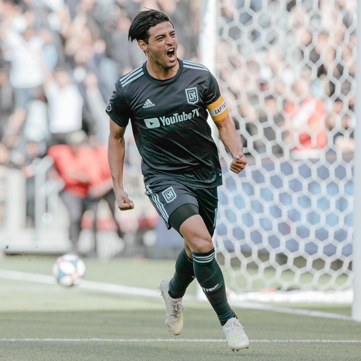 CompleteAthlete's tweet photo. What training goals are you currently working on? [📷: @lafc] #soccer #futbol #soccergoals https://t.co/o9FPVeZIn1