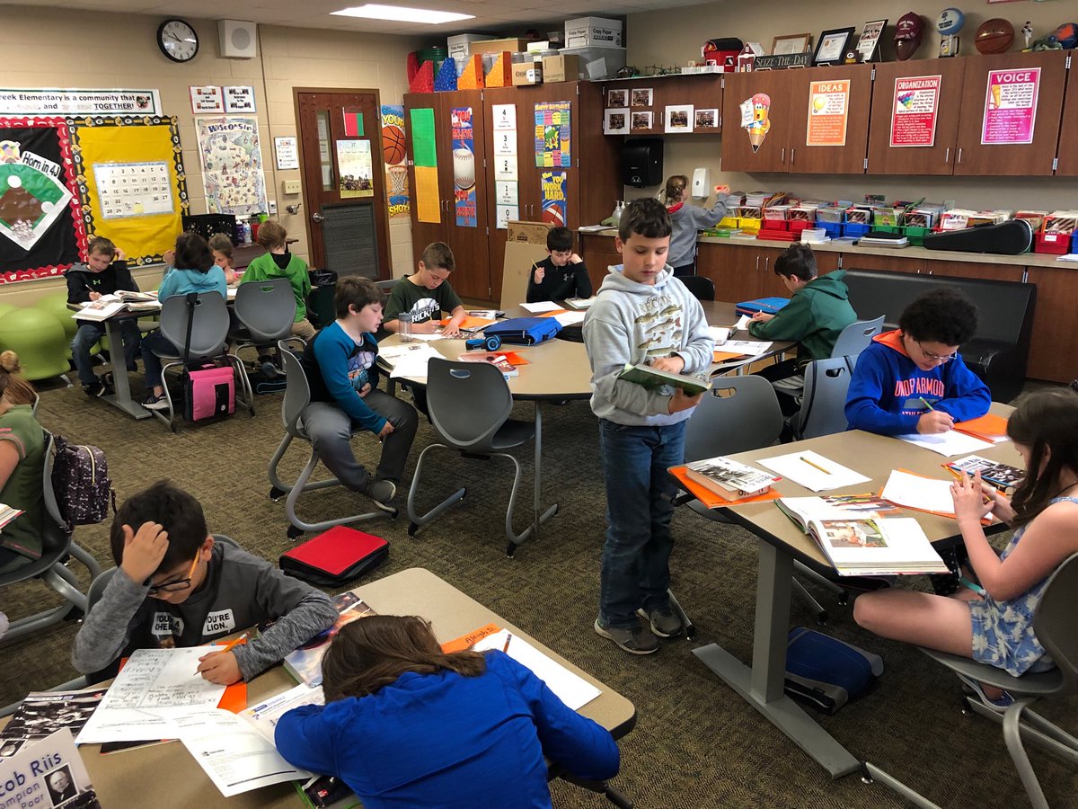KrisJaenke's tweet photo. 4H is working hard on writing summaries &amp; addressing the Essential Question: “How can one person make a difference?” #FC4thGrade #4Hanko #gocrickets #ReadingRocks #WritingWizards https://t.co/6Sbs4ilaYm