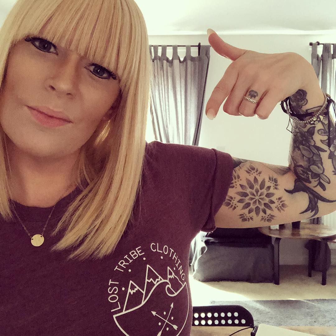 LostTribeUK's tweet photo. Reposting @beckymuscles:
...
"Love love love my @lost.tribe.uk Tee 🖤🌱 • •

#tee #love #comfort #ethical #explore #tattoo #girl #style #lessismore #colourful #clothes #lost #tribe #notagymselfie" https://t.co/dz4sfWvkFz