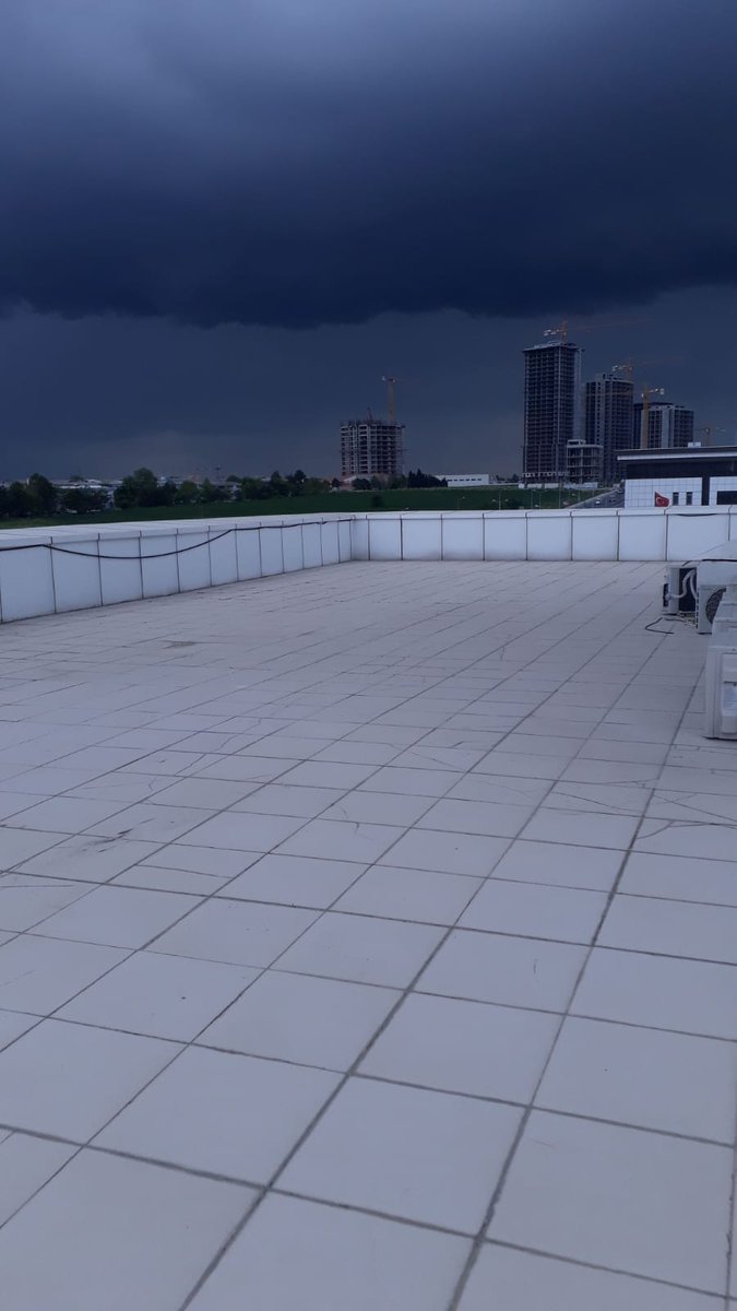 Site blok çatılarımız temizlik personellerimiz tarafından temizlendi. <a href="/EmlakYonetim/">Emlak Yönetim A.Ş.</a> @Emlakisletmeler <a href="/AlicanOzpolat/">Alican Özpolat</a> @MunirYAGIZ @AdemmYILDIZ <a href="/Ayhan19Karaca/">Ayhan Karaca</a> @hkarakas6161