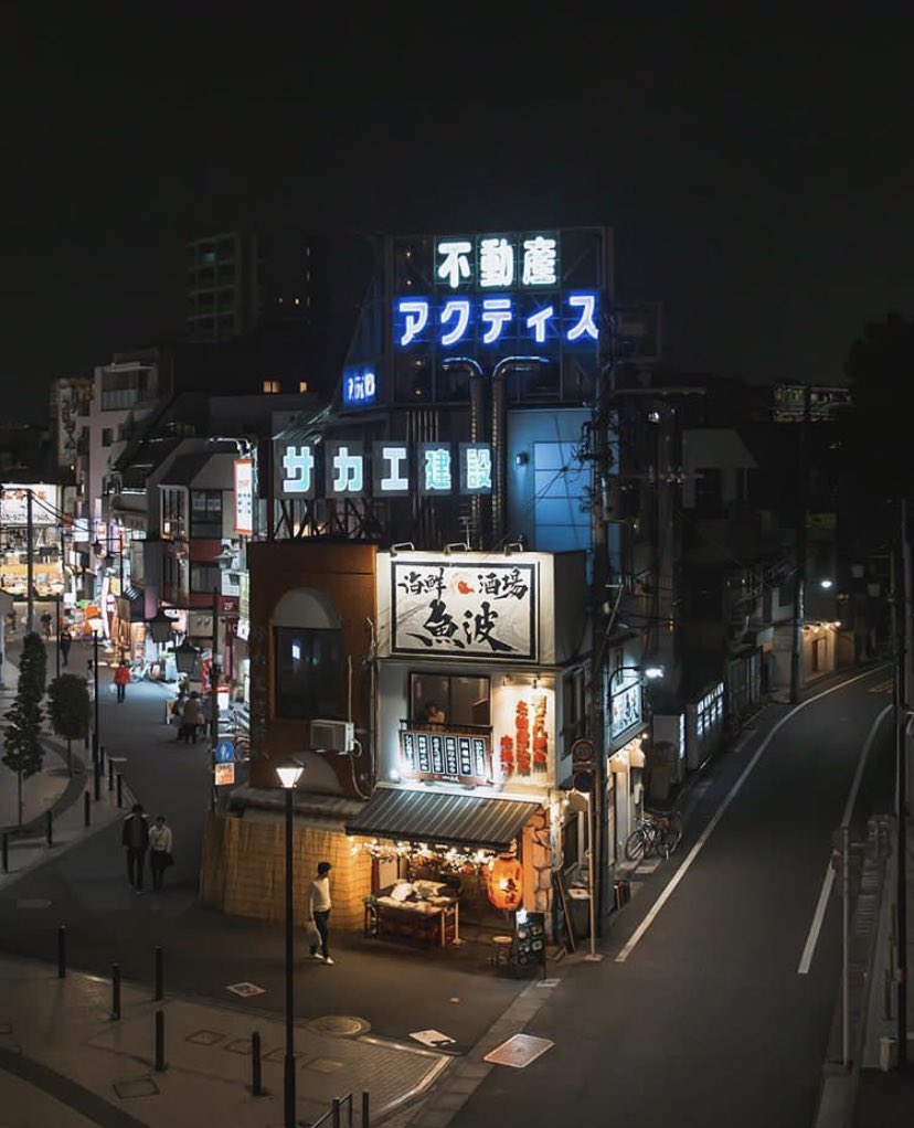 QModigliani's tweet photo. Tokyo by night #concerttomorrow https://t.co/pF24SvOYPb