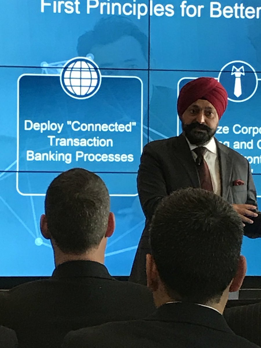 At #oraclefsbriefing #oraclebetterbanking Sonny Singh, SVP GM FSI global BU at Oracle talking about Connected Banking as a first principle. #idc #idcfinancialinsights  More info at idc.com/getdoc.jsp?con…