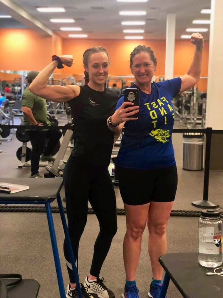 fastandfitatl's tweet image. Another Fast and Fit t-shirt spotting!  This time it’s @teach2connect getting stroooonnng at the gym! 💪🏼💪🏼 #GetStrongRun #FastAndFit