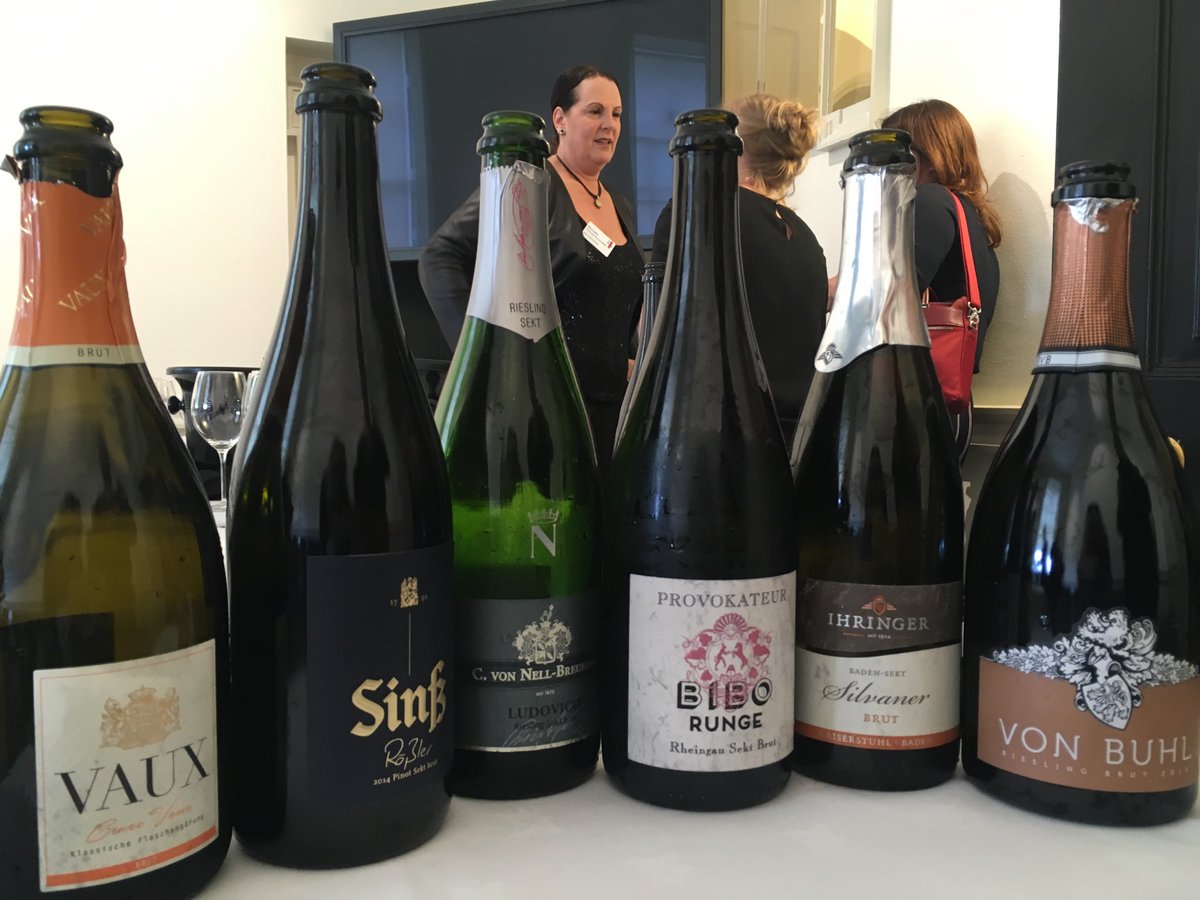 JennySiddall's tweet photo. Learning all about #sekts at ⁦@WinesofGermany⁩ at #theBigG Masterclass with ⁦@MicheleCherutti⁩ Spectacular sparkling Riesling! https://t.co/oLpuP0ga2N
