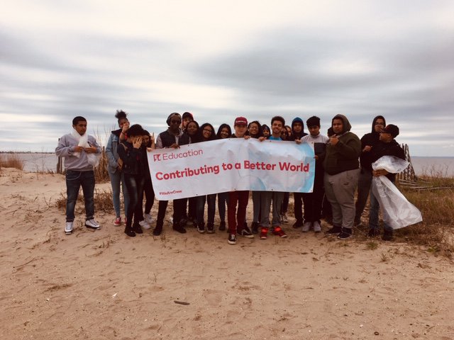 We're all working to make a #BetterWorld - #BrooklynCollaborative doing a beach clean up to celebrate #BetterWorldDay <a href="/ELeducation/">EL Education</a> <a href="/NYCOutwardBound/">NYCOutwardBound</a>