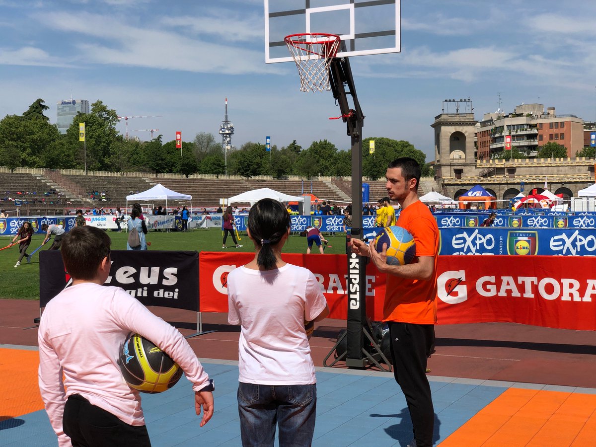 Questa mattina all'Arena Civica è stata inaugurata la quinta edizione di Expo per lo sport. ⚽️ Numerosi bambini provando oltre 30 sport contribuiranno alla raccolta dei gettoni d'oro utili a sostenere l'iniziativa solidale #piusiamopiudoniamo! Ecco alcuni dei migliori scatti! ❤️