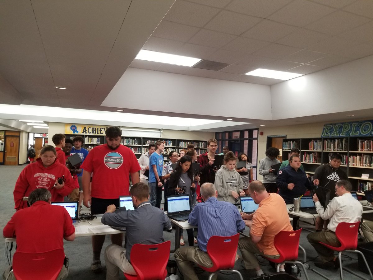 TremainMcQueen's tweet image. NRMPS Technology Services hard at work collecting student devices and prepping them for testing.  2 more days to go! 
@NRMPSBoardofEd @NRMSTechTalk #TechnologyServices #teamwork