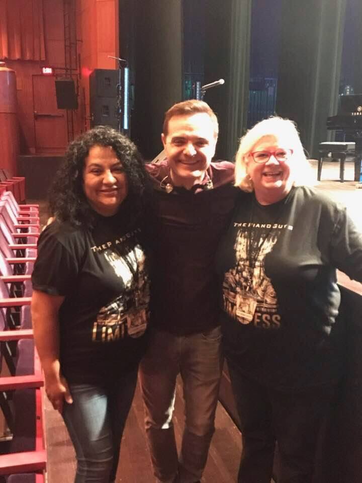 StringTeacher's tweet image. Paola Beals andI with our new friend, Steven Sparks Nelson, before the “Piano Guys”Concert in San Antonio!  Great time!!! 🎶🎶🎶🤗🤗