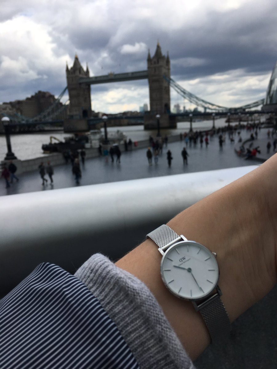 crazyLAUREN's tweet photo. Exploring London with @itisDW https://t.co/EalSvKN6cz