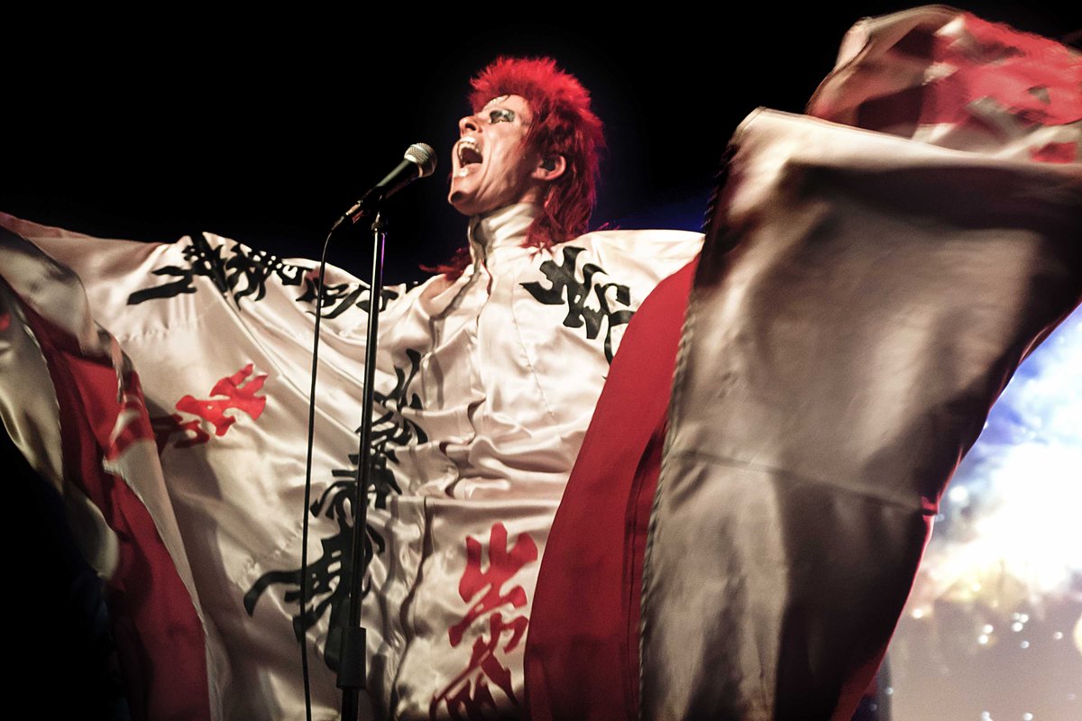 #Wakefield #DavidBowie lovers.
#AbsoluteBowie return to <a href="/Warehouse23wkfd/">Warehouse23Wakefield</a> on
Saturday 25 May. Buy tickets now -&gt;&gt; bit.ly/AbBowieWakefie…
"Lovingly crafted Bowie show" NME.
Pic: <a href="/robgolton/">R&J Photography</a>
#OMGWFD #Yorkshire #WestYorkshire #yorkshireis