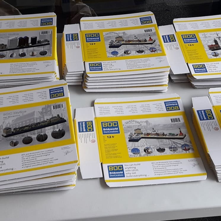 Vandaag de laatste bestellingen van het Paasweekend van de nieuwe Bricksworld Skylines van Den Haag, Scheveningen en het Binnenhof ingepakt en verzonden.

Bij elke set wordt een geprinte naam tile gevoegd.

#scheveningen #denhaag #binnenhof #thehague #skyline