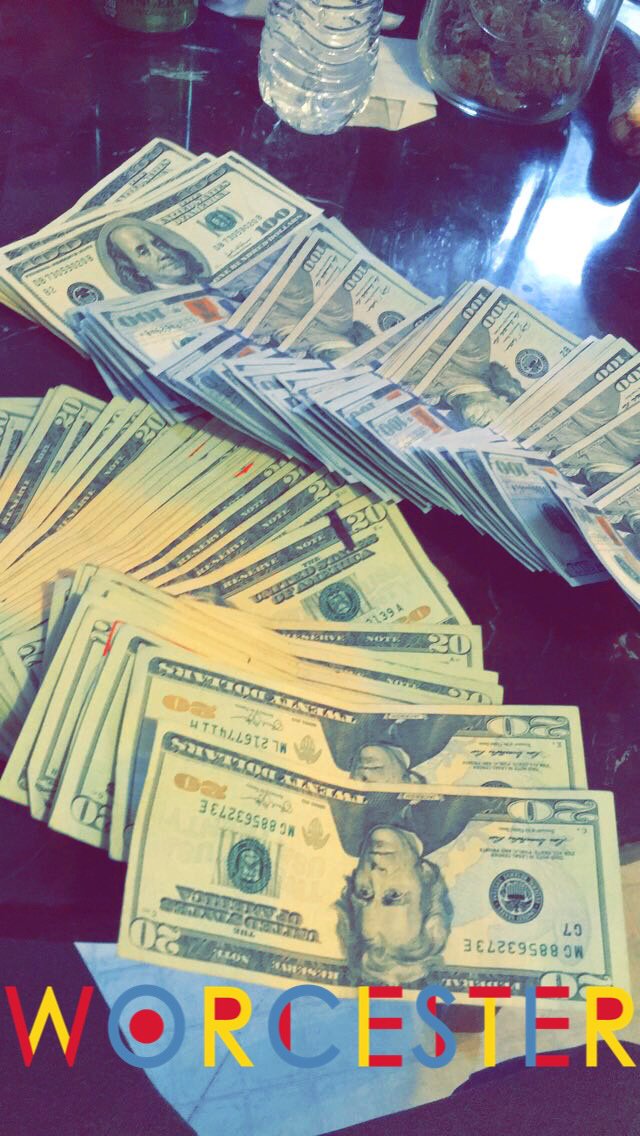 bebemec's tweet photo. Just kno im out hea getting that bag 💰🤑 https://t.co/OgS1Tn5iuN