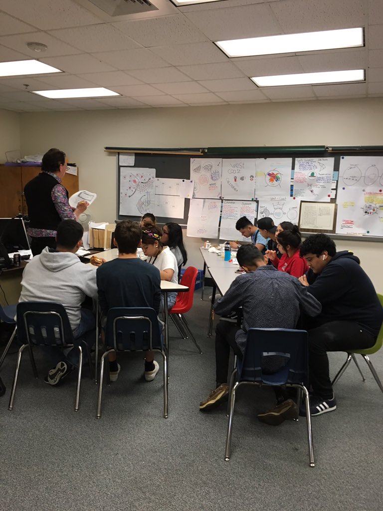 GWood_WHS's tweet photo. Lunch time tutorials! WHS U.S. History team keeps the learning going! @SpringISD  @mr_davidmason @DrOlivo1 @whsmustangs @katblack2000 @adamickteacher https://t.co/TbZeuZr61M