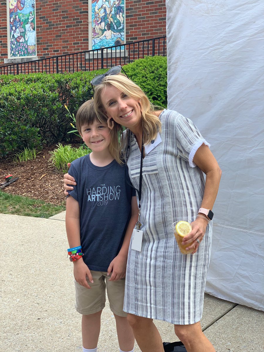 HardingArtShow's tweet photo. Our Harding kids, families, and faculty are getting into the spirit for the art show! Hours til opening night! #hardingartshow #hardingmoments #weloveartists https://t.co/Xs87OUNGKW