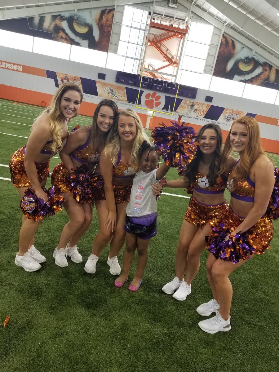BramlettBears's tweet photo. Thanks to Clemson University for inviting us to Tiger Reads!  Reading  is one of the major keys to academic success!  #HereWeGrow #GoTigers 🐻 🐅 @ClemsonCofEd @ClemsonFB @ccbates @Transform_SC @rrcna_org @ClemsonReads @Maryann081153 @Gaffney_Ledger @CCSchools_SC https://t.co/5BEsdvI0Cw