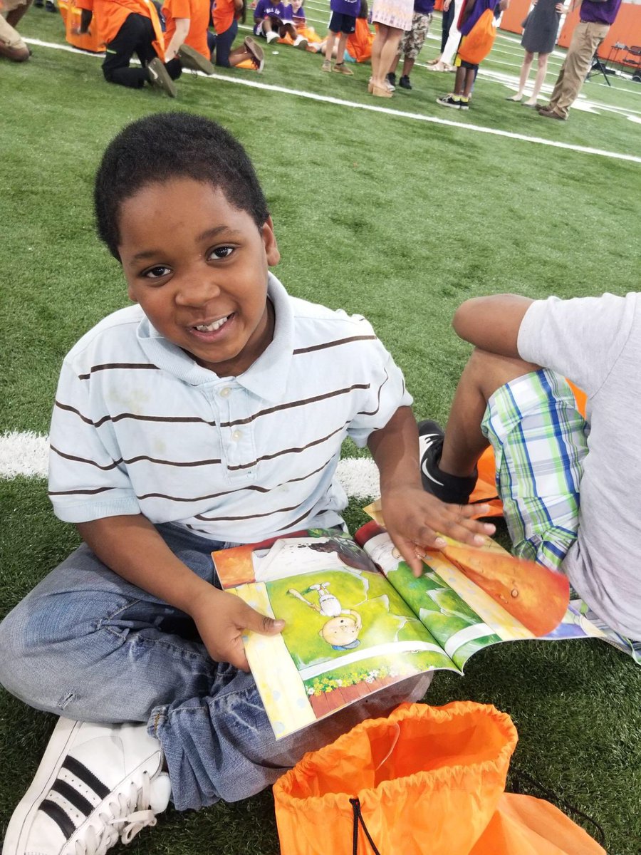 BramlettBears's tweet photo. Thanks to Clemson University for inviting us to Tiger Reads!  Reading  is one of the major keys to academic success!  #HereWeGrow #GoTigers 🐻 🐅 @ClemsonCofEd @ClemsonFB @ccbates @Transform_SC @rrcna_org @ClemsonReads @Maryann081153 @Gaffney_Ledger @CCSchools_SC https://t.co/5BEsdvI0Cw