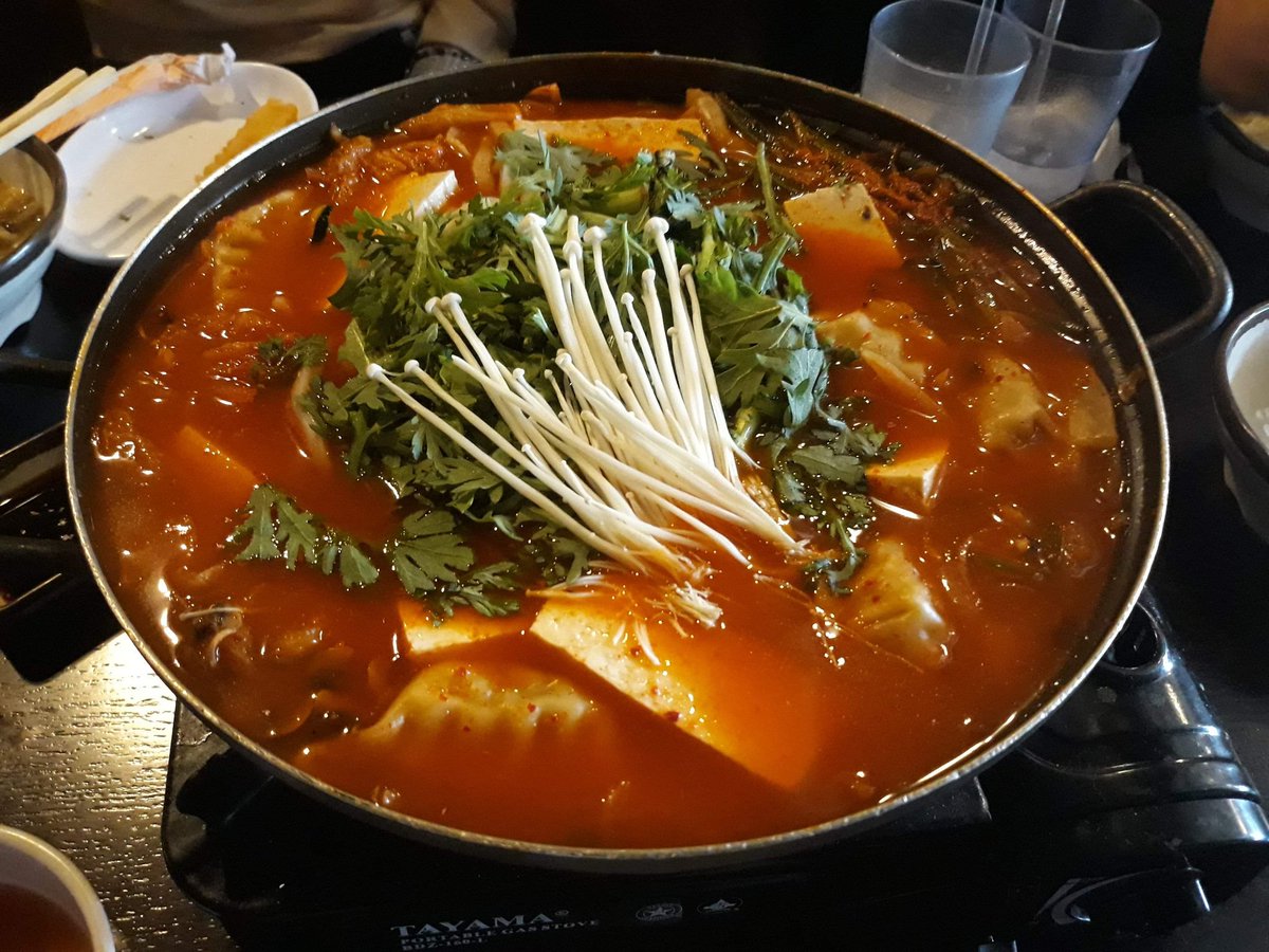bbitesph's tweet photo. Warm your belly with this hot and delicious Kimchi hotpot 😋👌👍 #bbites #kimchi #kimchihotpot #koreankitchen #sandiegoeats #localguide #koreanfood #eat #letsguide #sandiegoguide https://t.co/CRi5CbtV6m