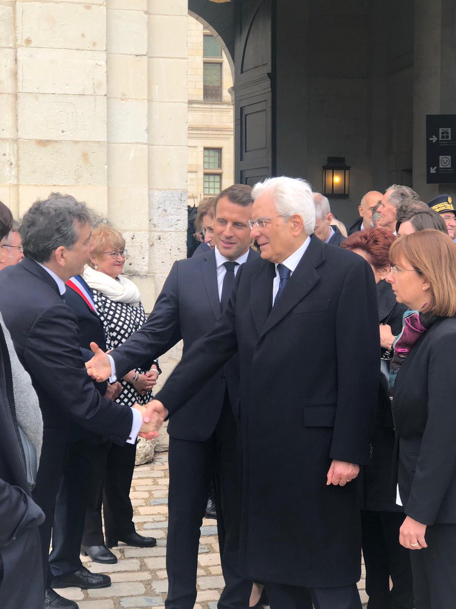 GillesPecout's tweet photo. La rencontre des deux présidents @EmmanuelMacron et Sergio Mattarella @Quirinale à Amboise et à Chambord en mémoire de Léonard de Vinci, devant 500 élèves, étudiants et apprentis redit le poids et l'intérêt d'une coopération franco-italienne artistique,culturelle et scientifique. https://t.co/1ly6dMORMT