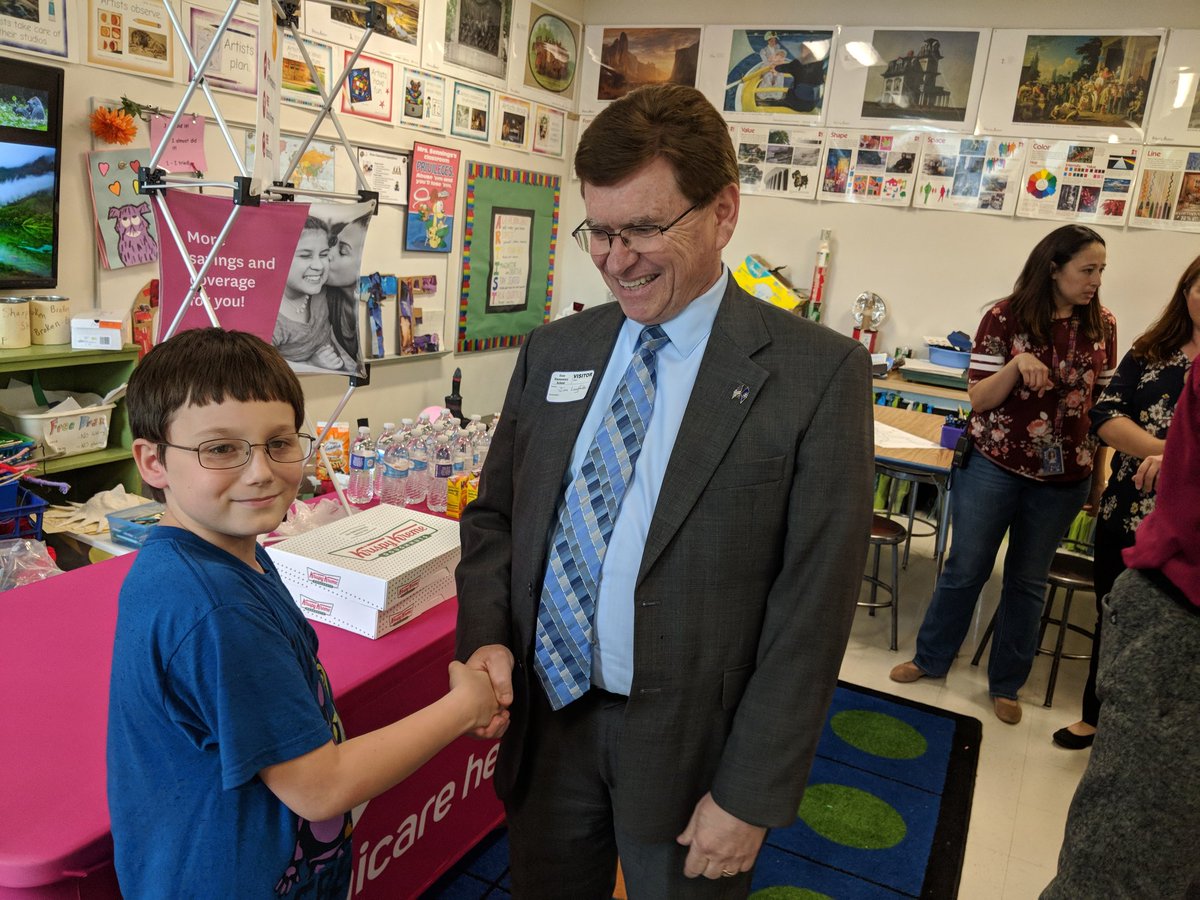 schooldist186's tweet photo. Mayor Jim Langfelder @Springfield_IL celebrated with @EnosElementary students who received their free eyeglasses today from @IlliniCare! iheart186 https://t.co/g0jCM8vWEo