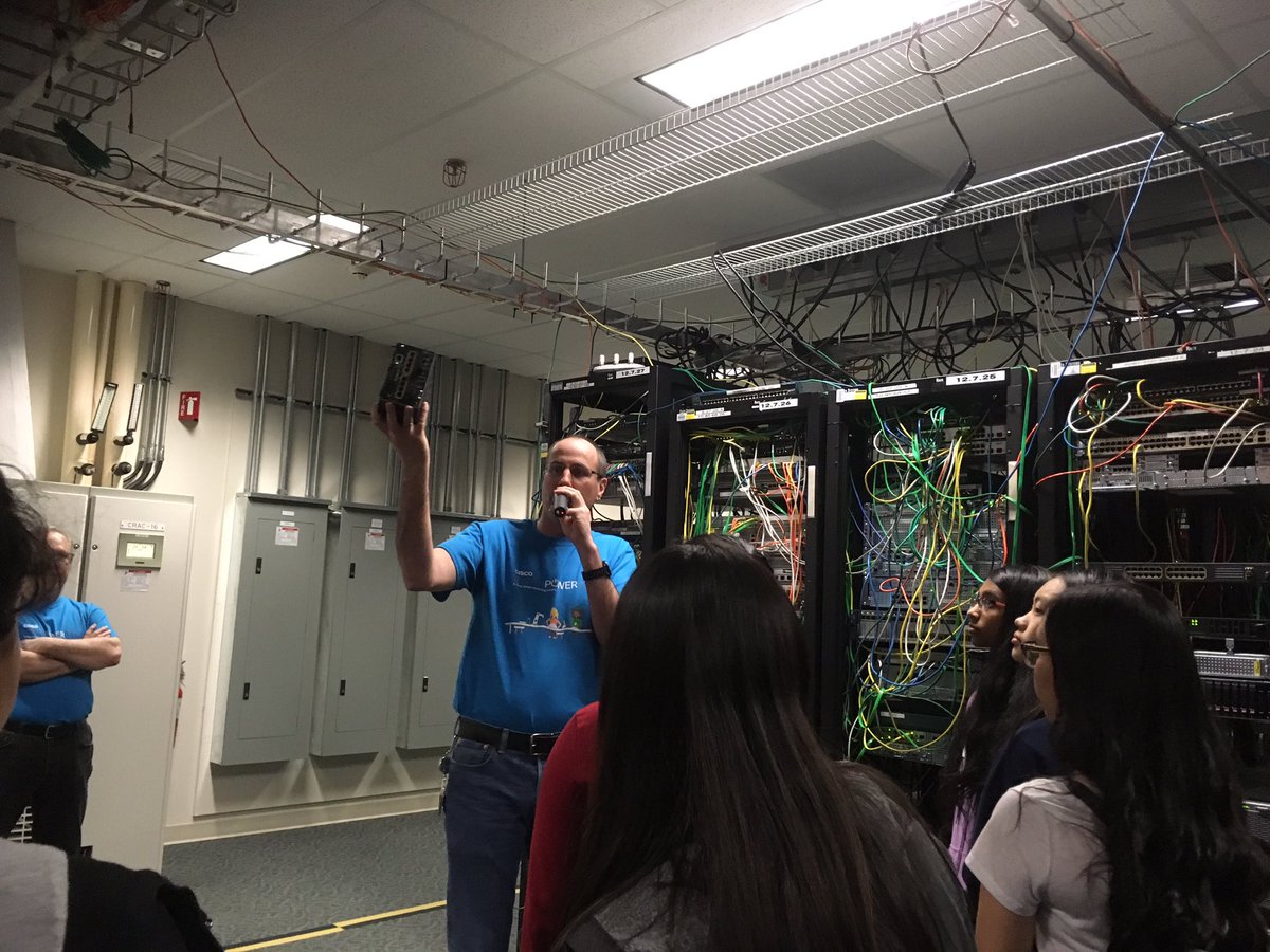 Jejager1's tweet photo. Girls Power Tech à CISCO! C’est une compagnie de télécommunication et haute-technologie qui encourage les femmes à suivre un cheminement de carrière en STEM (sciences et technologies). J’ai été contente de découvrir qu’ils choisisent d’être éco-conscient. #GirlsPowerTech2019 https://t.co/7SJgszhhZc