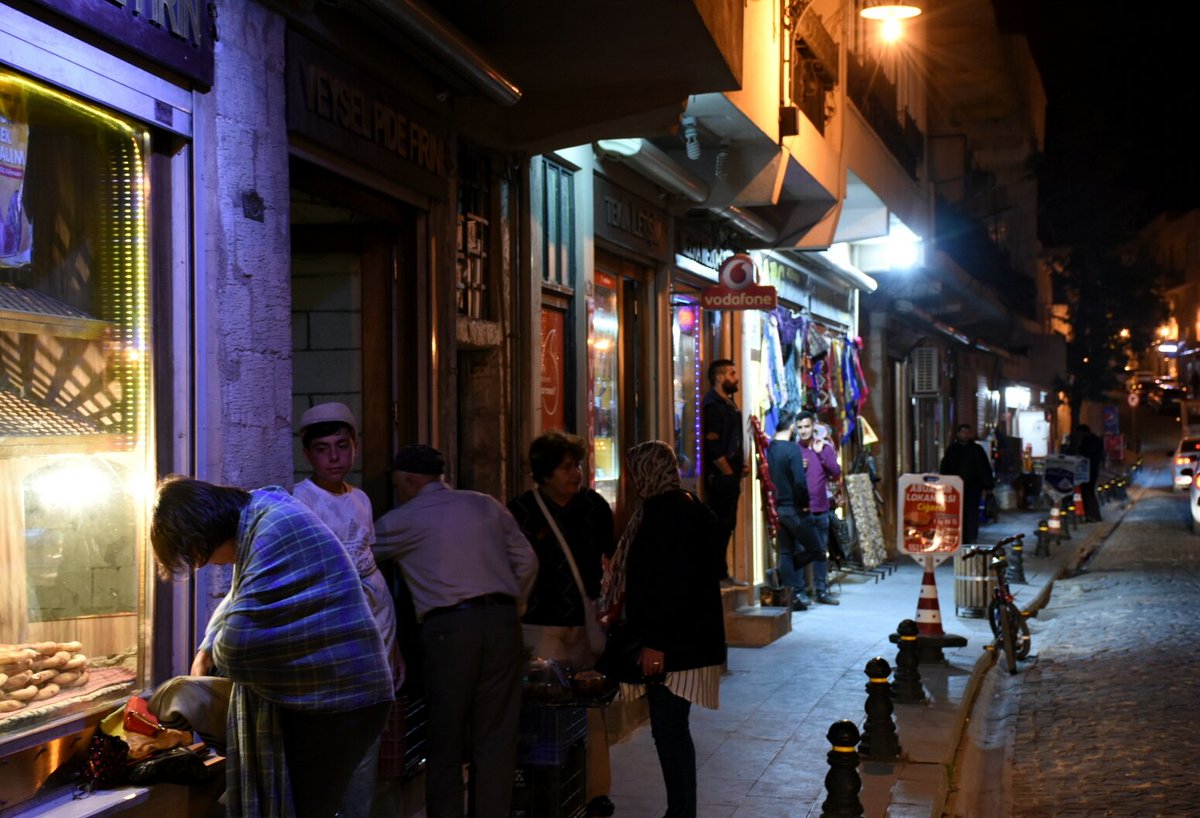 "Kim söyleyebilir , belki nice zamanlardır ölmediğimizi..."
📷M.cesur