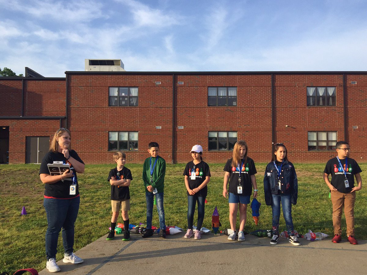 KellyJCarey's tweet image. Today was a day I’ll never forget. Our #azkstem students have worked so hard this year. What a beautiful day to celebrate their success. @AZKelleyES @RuthLadybug