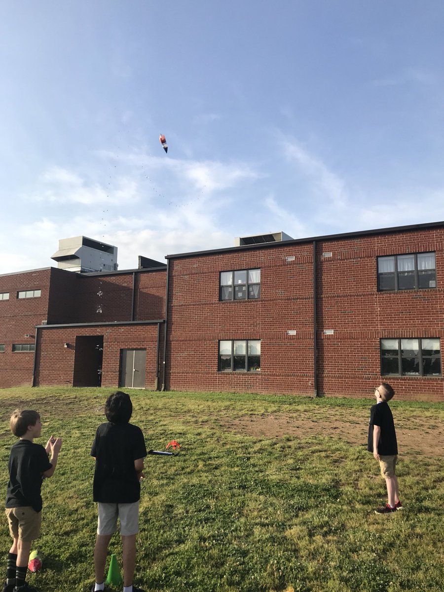 KellyJCarey's tweet image. Today was a day I’ll never forget. Our #azkstem students have worked so hard this year. What a beautiful day to celebrate their success. @AZKelleyES @RuthLadybug