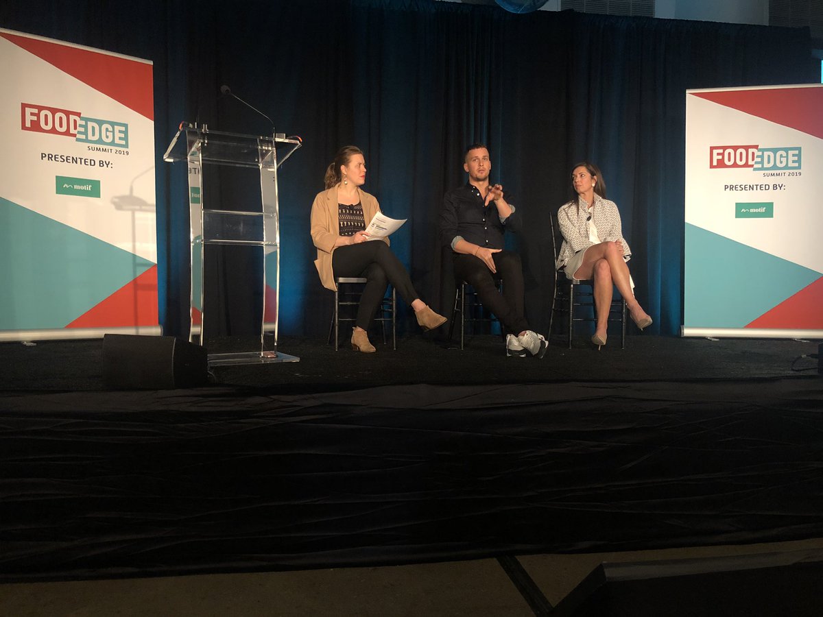 JanelleNanos's tweet photo. Been busy MCβing #foodedge2019 the last two days. But hereβs a shot of me talking with @ZakNormandin, CEO of Iris Nova @DirtyLemonWeb and @kellammattie of @CocaCola talking about building conversations with consumers. https://t.co/95MSKfUgeD