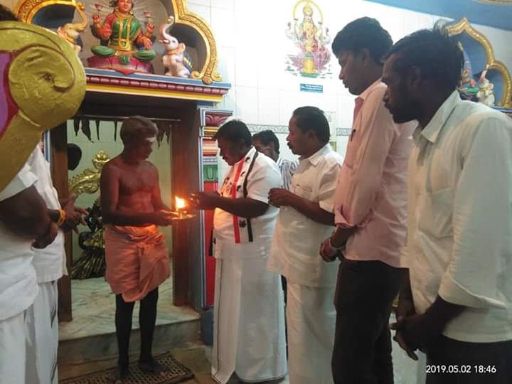 SundararajMLA's tweet photo. இன்று ஒட்டப்பிடாரம் கிழக்கு ஒன்றியம் #சில்லாநத்தம் கிராமத்தில் அமைந்துள்ள #ஸ்ரீ_காளியம்மன் கோவிலில் சாமி தரிசனம் செய்த பின் தீவிர வாக்கு சேகரித்தபோது..

#வாக்களிப்பீர்_பரிசுப்பெட்டகம் 
#AMMK  #Vote4Sundararaj 
#Vote4GiftPack
#Ottapidaram https://t.co/MW8w9zPbkA