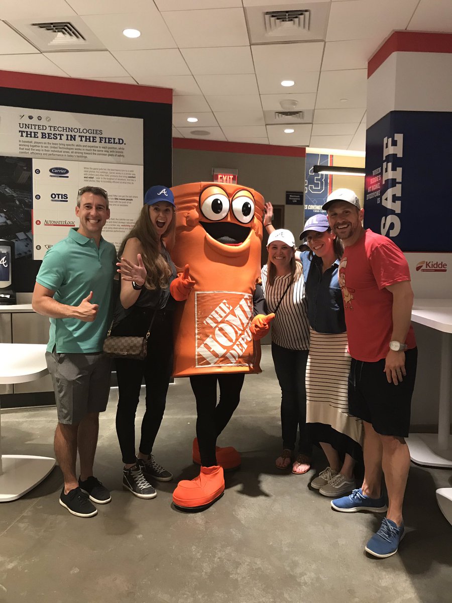 Fun team building at the <a href="/Braves/">Atlanta Braves</a> game! We gave the bucket a pep talk before the race but still was only good for 3rd place... @DanParrilli <a href="/nnielsen14/">Nicole Durden</a> <a href="/KellyBackus/">Kelly Backus</a>