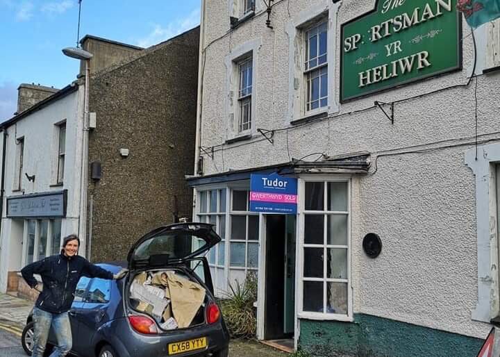 2 good news stories for #Welsh community pubs. <a href="/IorwerthArms/">Tafarn yr Iorwerth (Iorwerth Arms)</a> won the <a href="/CAupdates/">Countryside Alliance</a> #ruraloscars last night and @TafarnyrHeliwr have been shortlisted for the Calor Rural Community Fund. Both supported by our Members and mentors on our <a href="/EntSolWales/">Atebion Mentrus</a> programme too! <a href="/officialcalor/">Calor Gas</a>