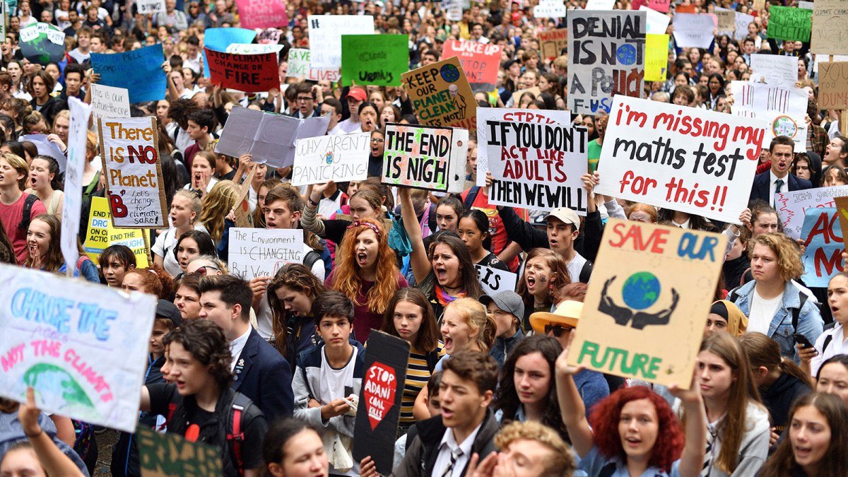GretaThunberg's tweet image. Tomorrow, May 3rd, it’s #FridaysForFuture again. And this week the school strikes will be extra big in Canada, India, USA, Mexico and Australia. There will be strikes in over 72 countries in over 725 places! Find your local strike or register your own at fridaysforfuture.org/events/map
