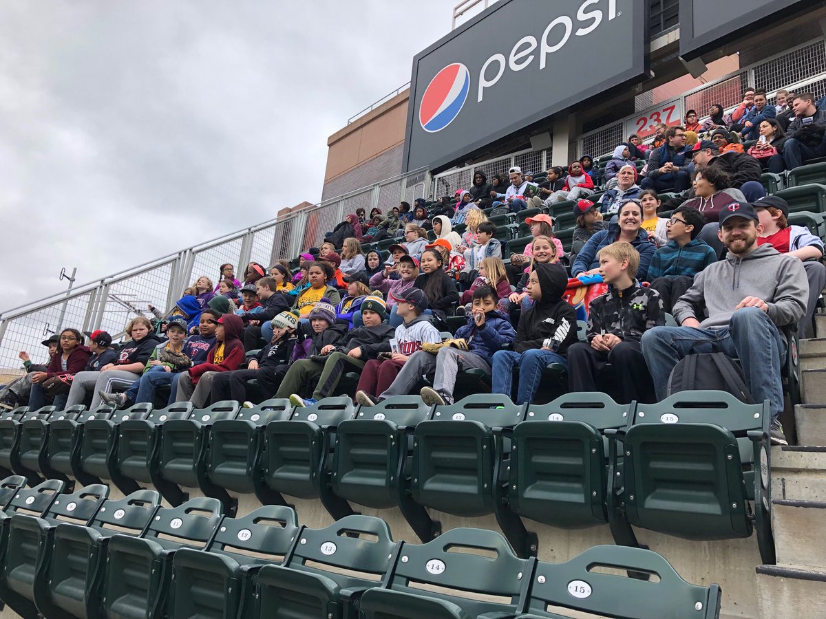 It’s a great day for some baseball! Go Twins! Fuel Up, Crossing Guards and Student Council are having a blast! ⁦<a href="/RH_Elementary/">River Heights</a>⁩ #gotRHpride